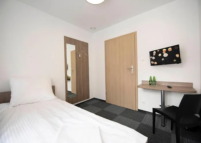 Hostel Sms Free Parking