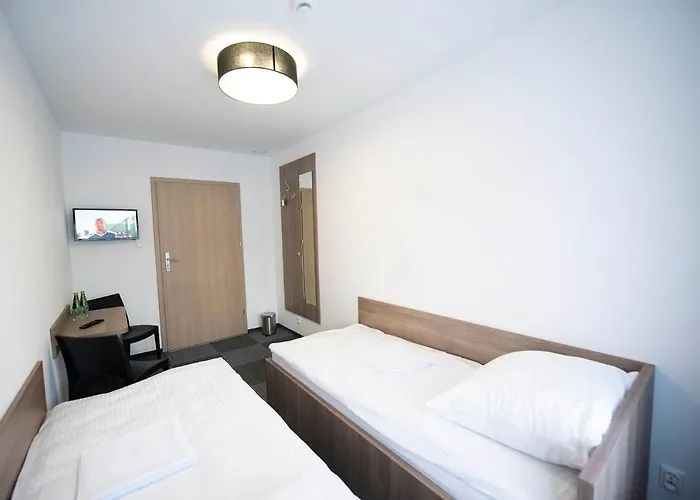 Hostel Sms Free Parking